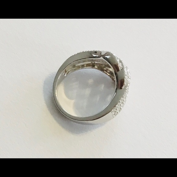 Elegant Cubic Zirconia Sterling Silver Ring - Picture 2 of 2